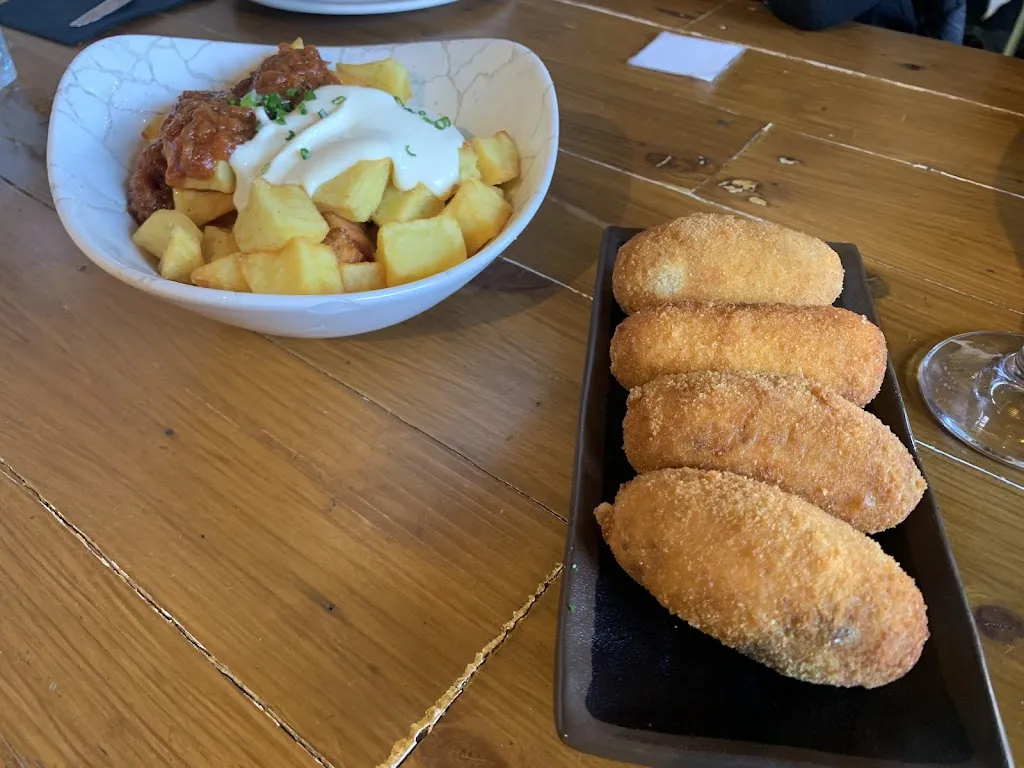 Anya Nura_Restaurant Pitapes_Martorelles_review