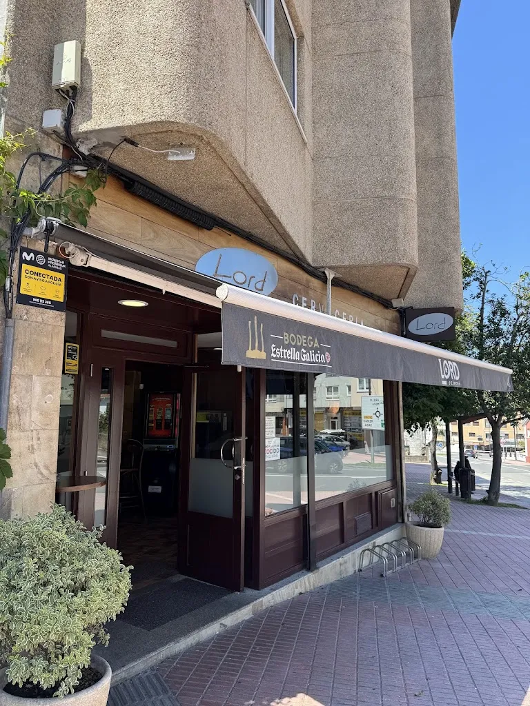 Felipe Lata Raposo_Lord_Oleiros_review