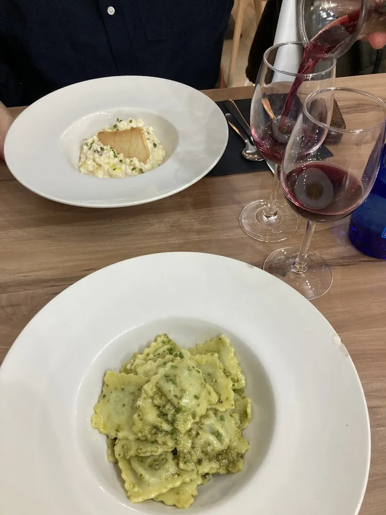 Carmen Ruano_Manjari_Mollet del Vallès_recensione