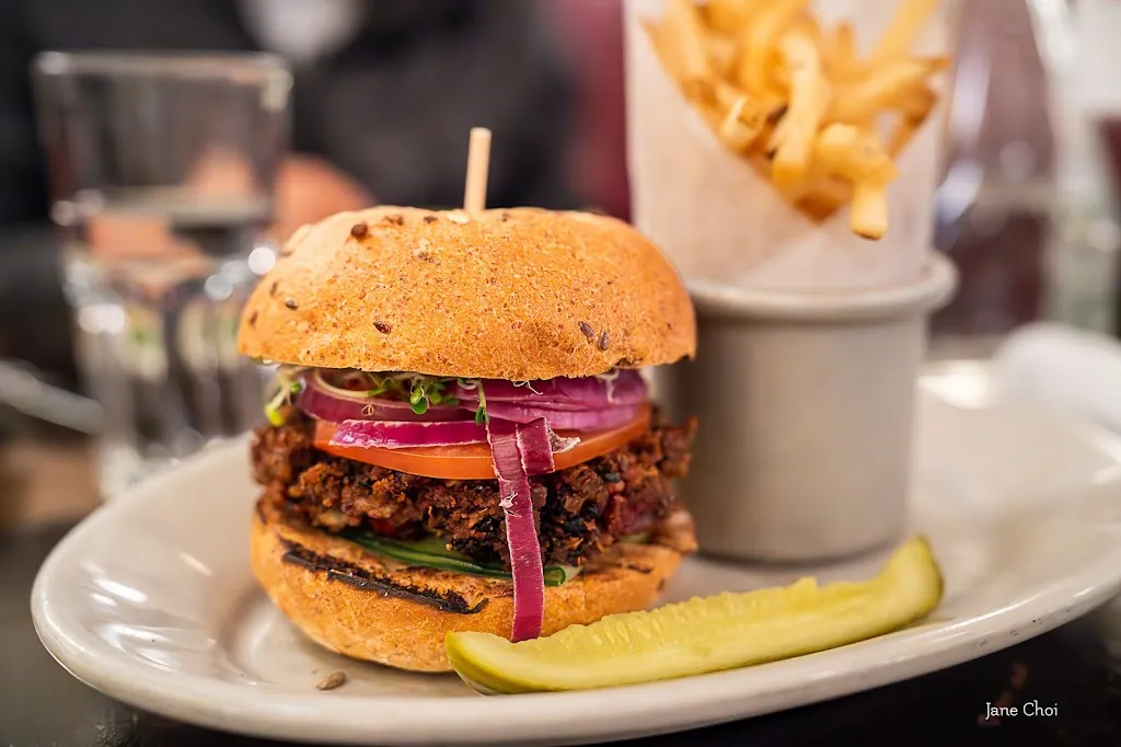 Raymond's_Montclar_slider_image_3