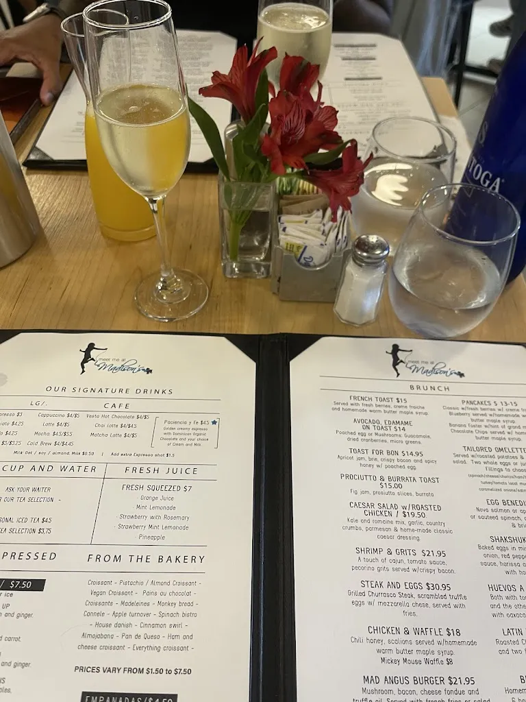 Liyah Walker_Meet Me at Madison's_Montclar_recensione