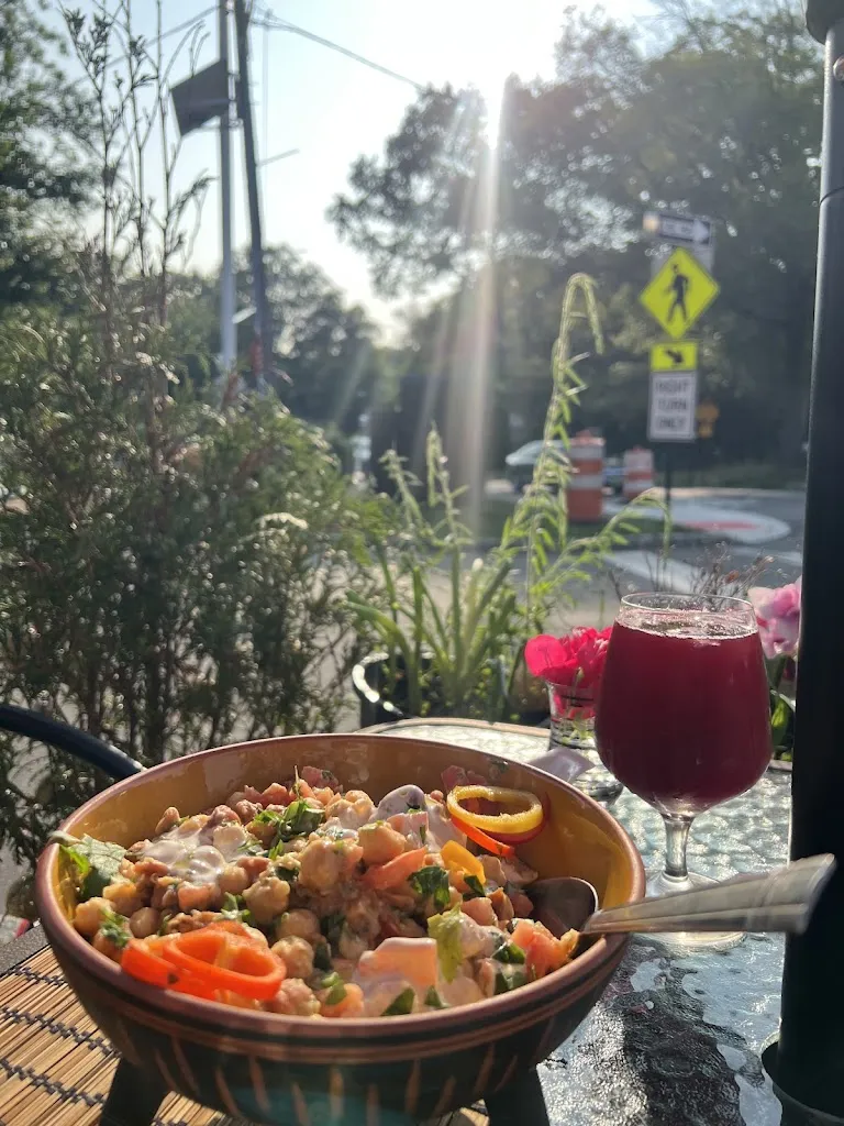 Mateo Conza_Le Souk_Montclar_review