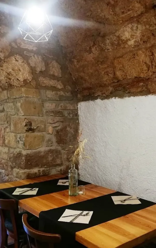 Les Olles dels Caus restaurant in Mura