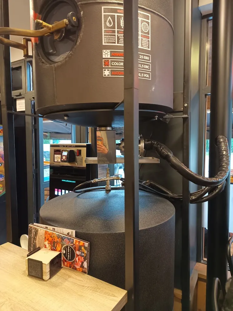 Emilio Fernández_La Encina Ham Factory_Oleiros_review