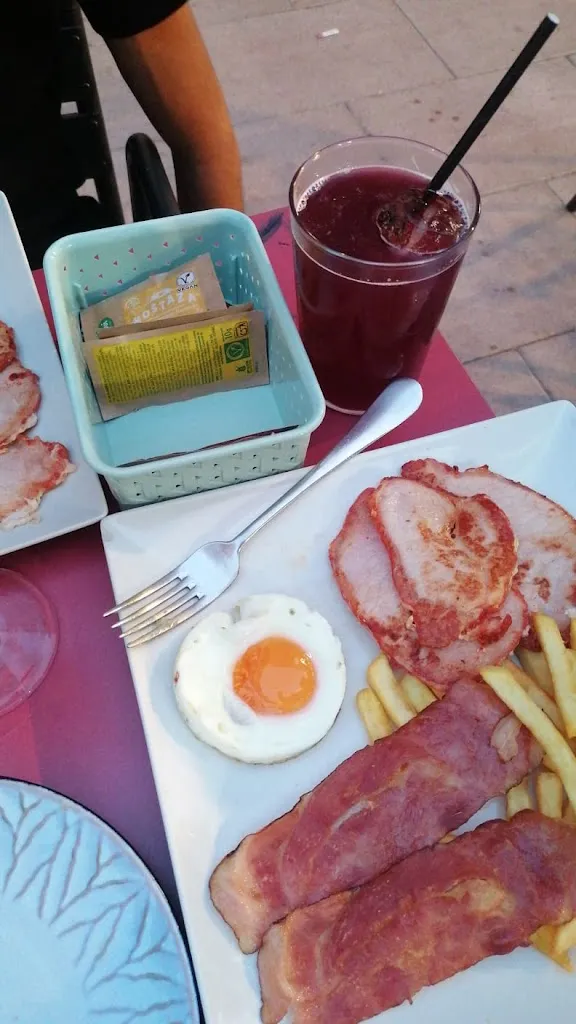 Joan Molina Ahís_Café Zurich_Montmeló_recensione