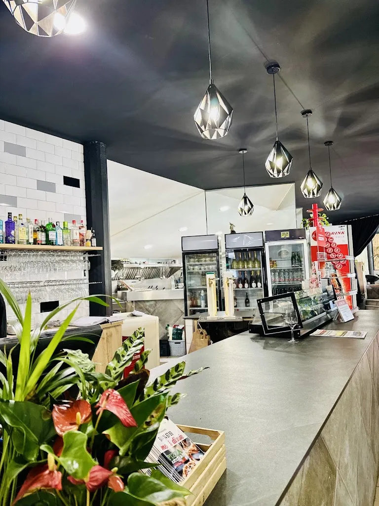 Lucy Enzo_Ristorante Pizzeria Daniele_Montornès del Vallès_review