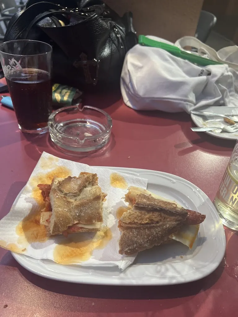 Paula Portolà_LOLA_Molins de Rei_review