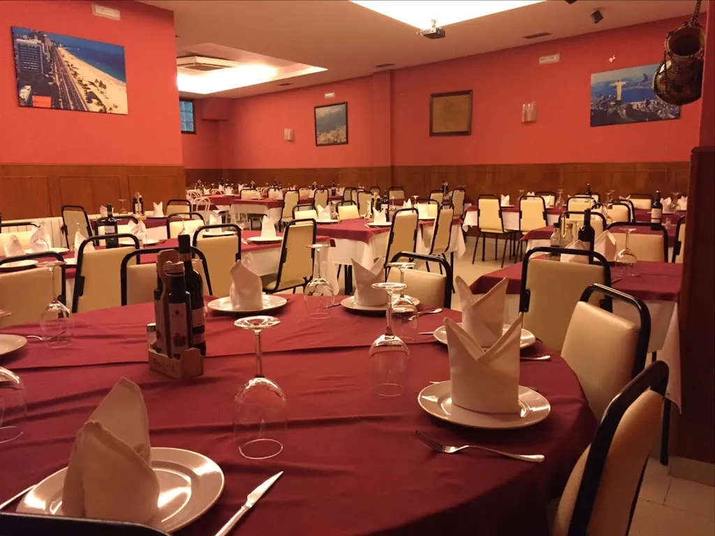 Porto Alegre Station restaurant in Oleiros