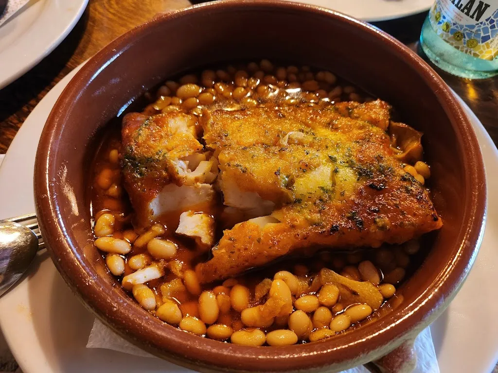 yifan Xiong_Can Campmany_Molins de Rei_recensione