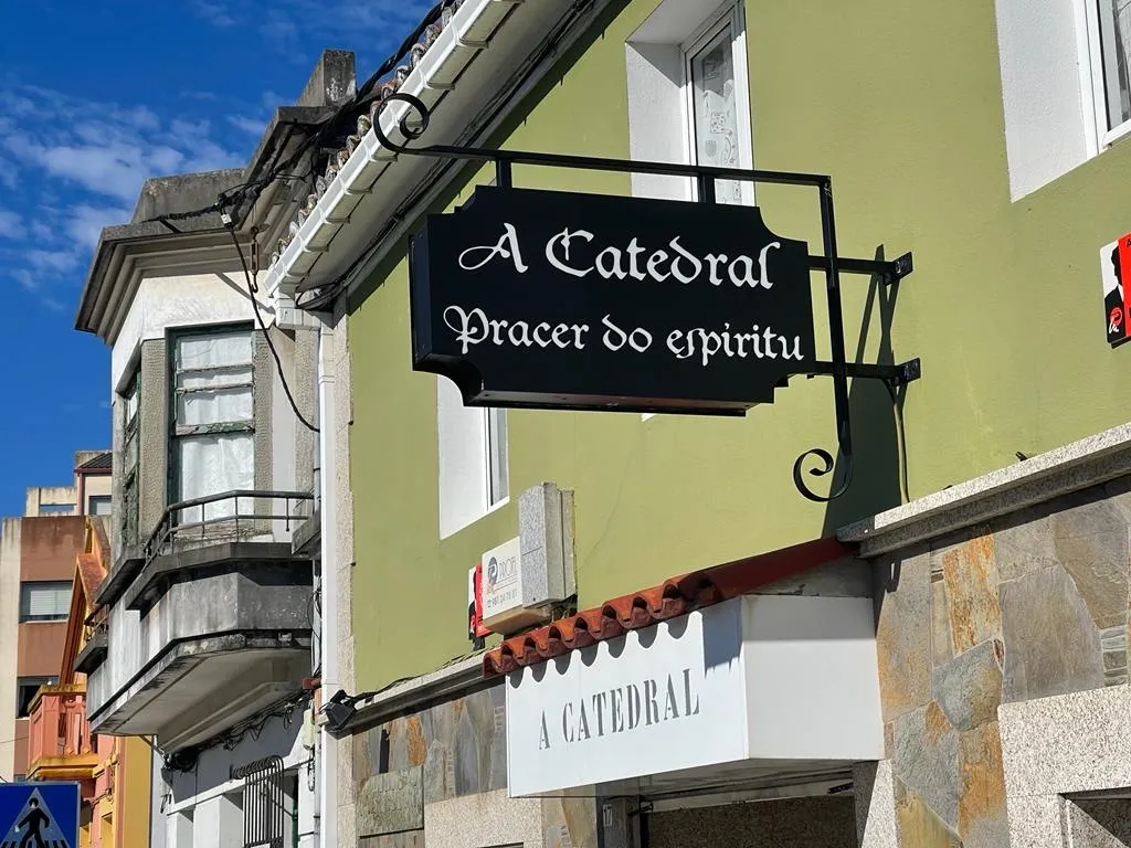 Arturo Alvarez_A Catedral_Oleiros_review