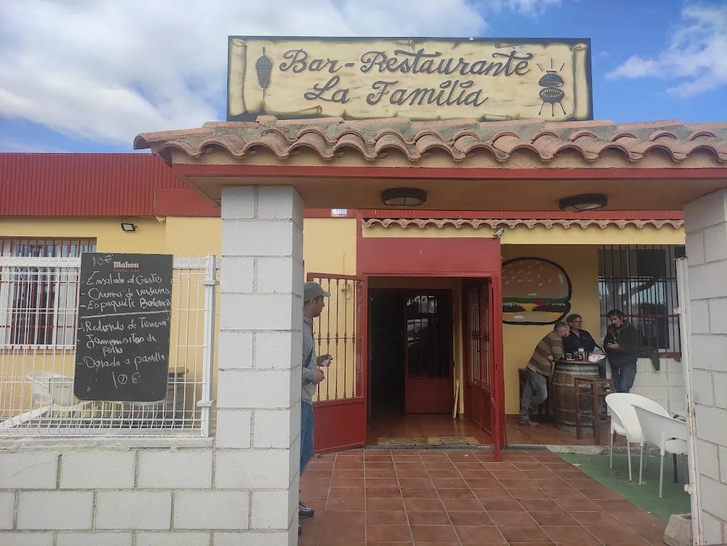 La familia restaurant in Navas