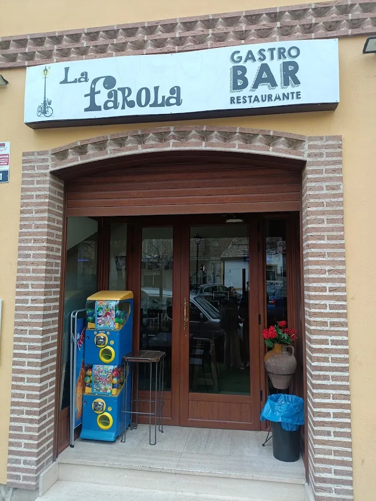 Esberto Pérez Urtate_La Farola_Navas_review