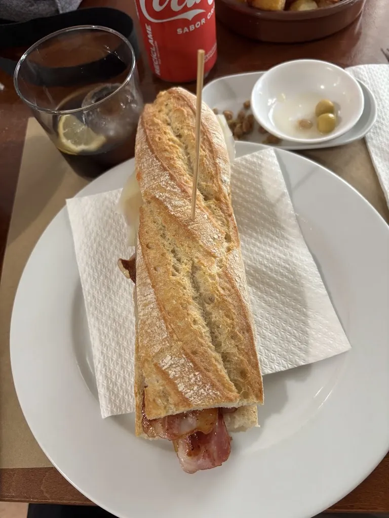 Izan Pallas Martin_Bar El Punt D' Olesa_Olesa de Bonesvalls_review