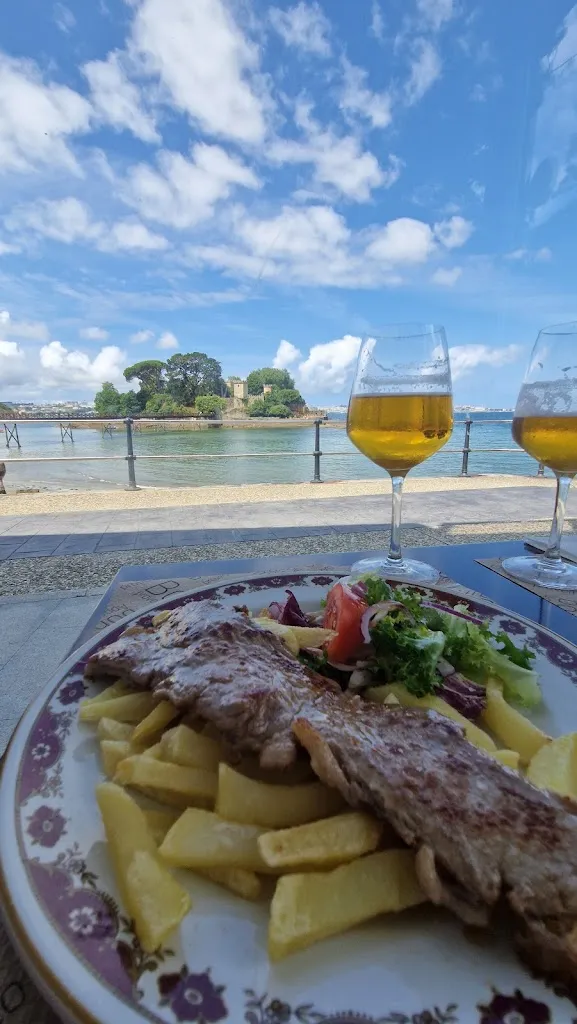 Daniela K_El 13_Oleiros_review