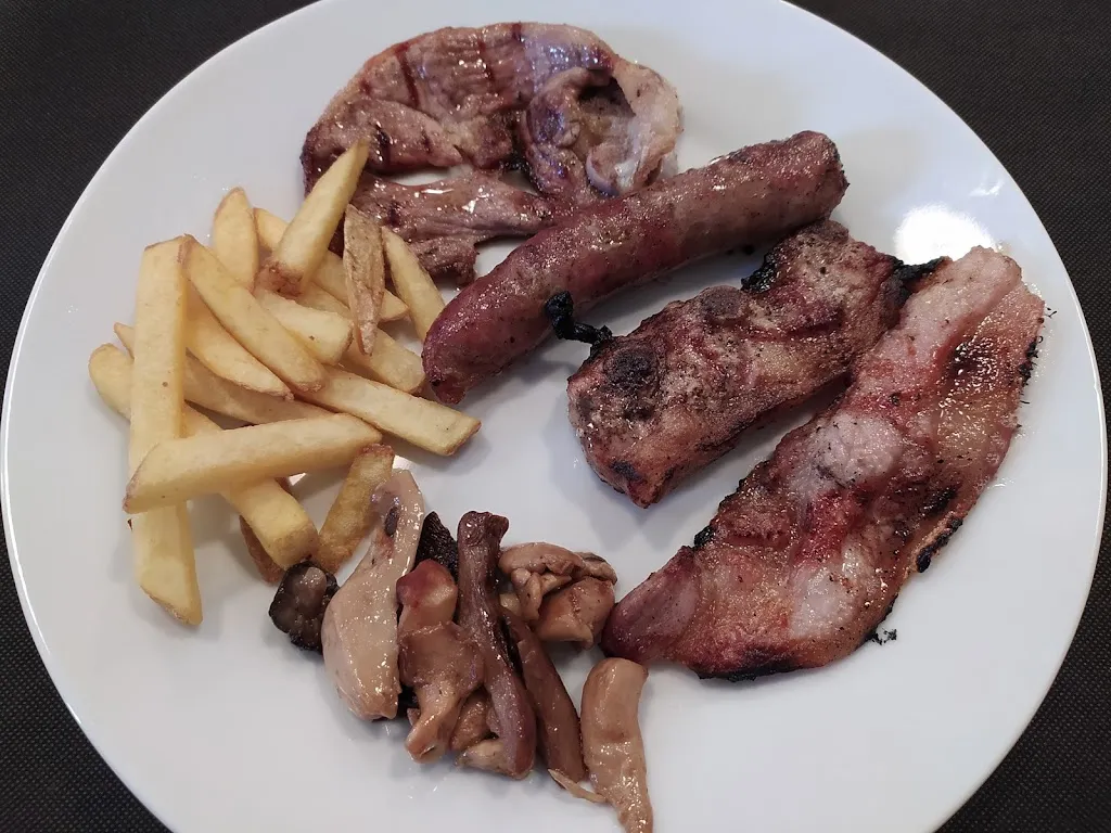 Menu_LA PARADA - bar restaurant_Olvan_image_7