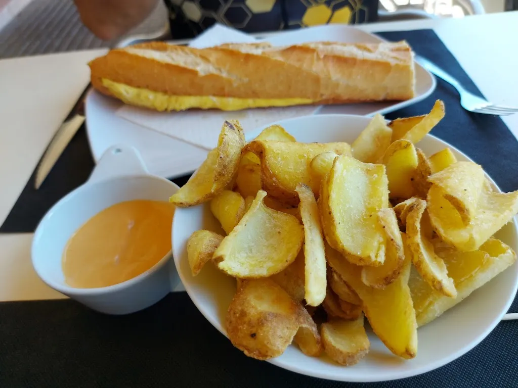 Francisca Dominguez_LA PARADA - bar restaurant_Olvan_review