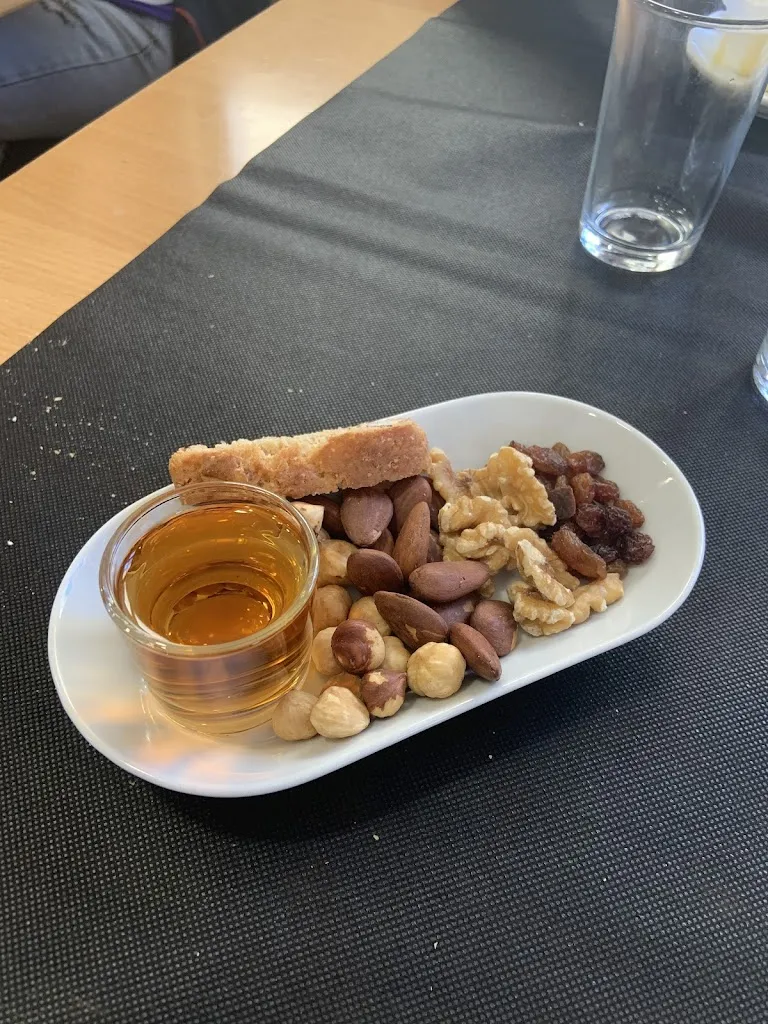 Tomas Serrano Serrano_LA PARADA - bar restaurant_Olvan_review