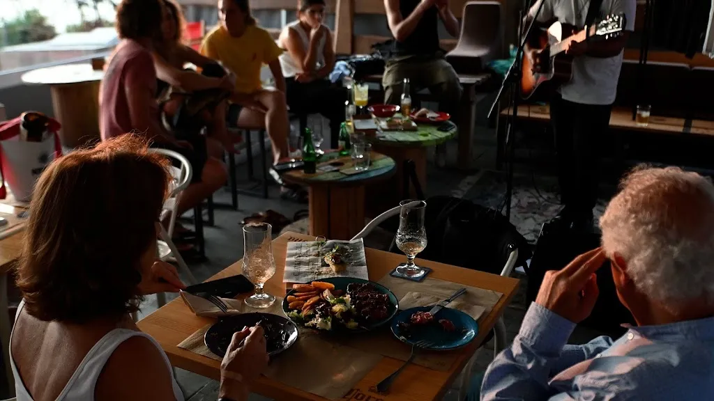 Sunset Bastiagueiro restaurant in Oleiros