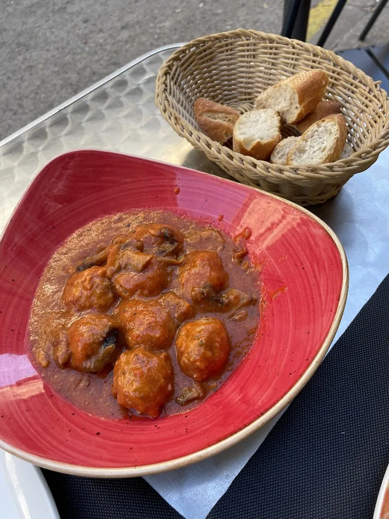 Jessica Tran_Cafè del Mig_Olost_review