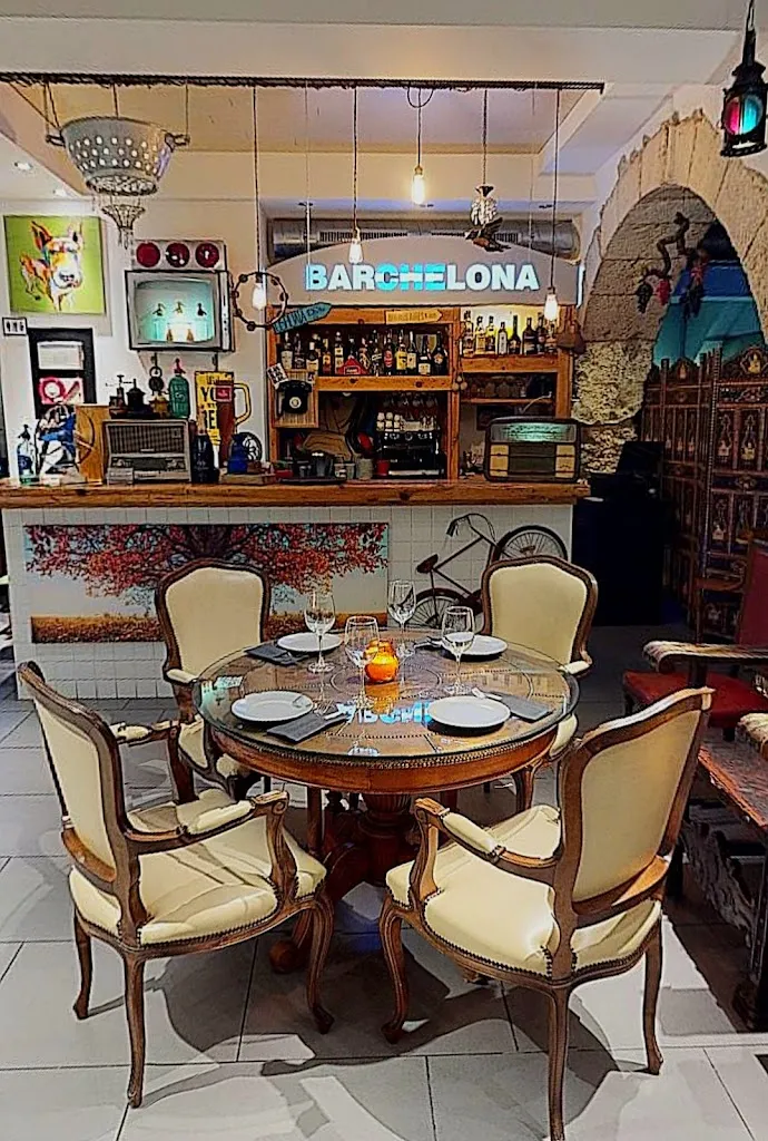BARCHELONA restaurant in Olèrdola