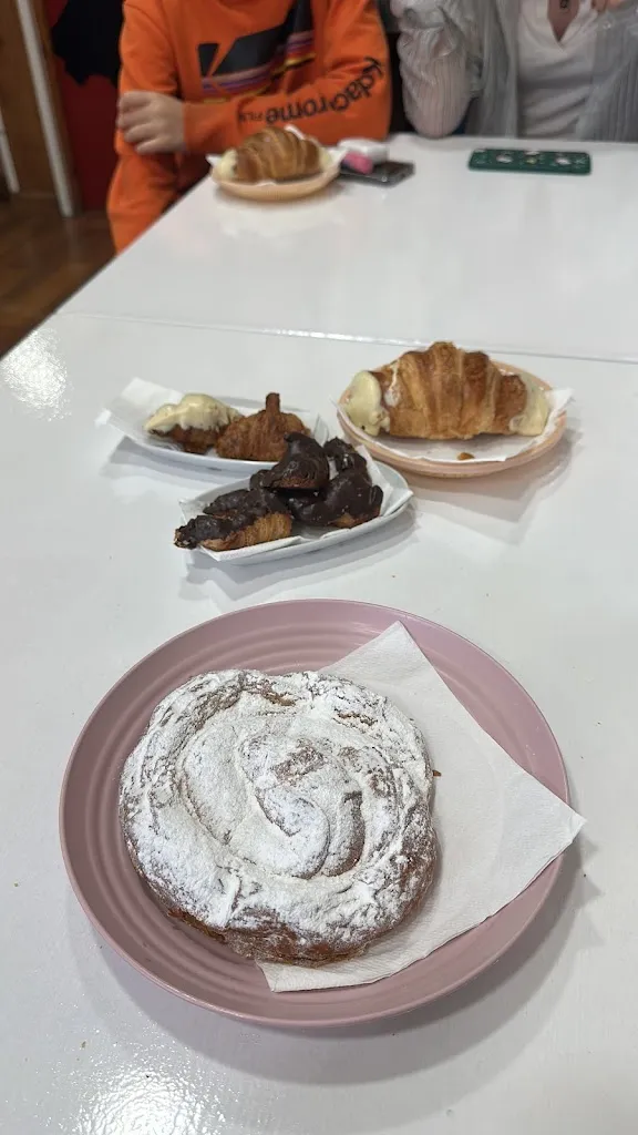 Oscar furgocampertravel_Forn de Pa Sant Raimont_Palafolls_review