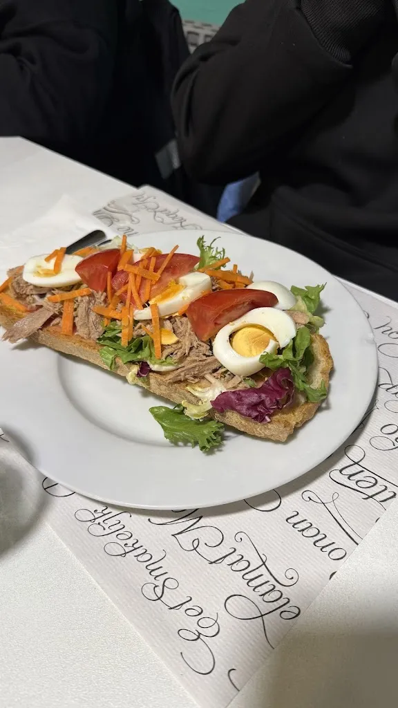 Noelia Monroy Florenciano_Bar Ca l'Àngel_Pobla de Lillet La_review