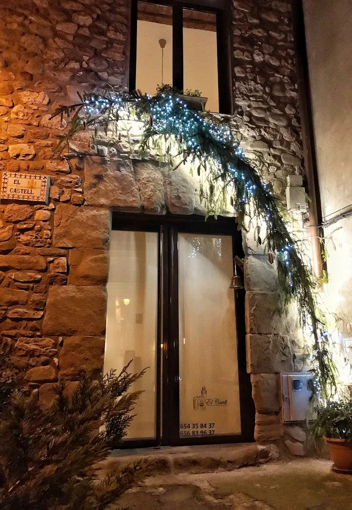 El Castell de la Pobla de Lillet restaurant in Pobla de Lillet La