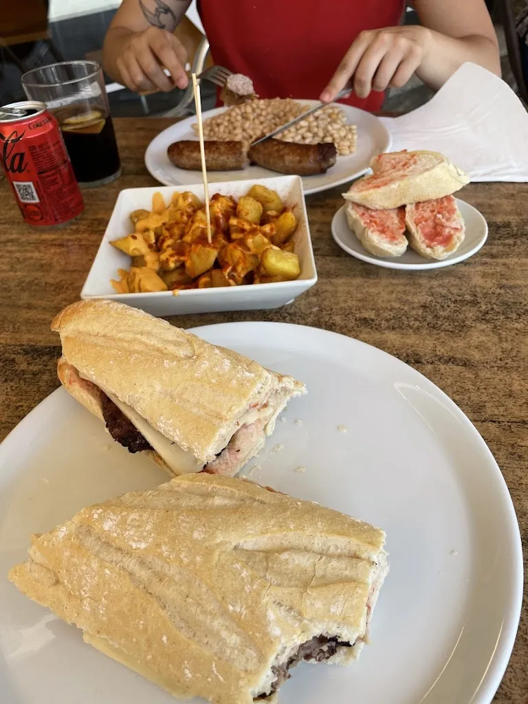 Ashley Duncan_Cansaladeria Bar Falgàs_Pobla de Lillet La_review