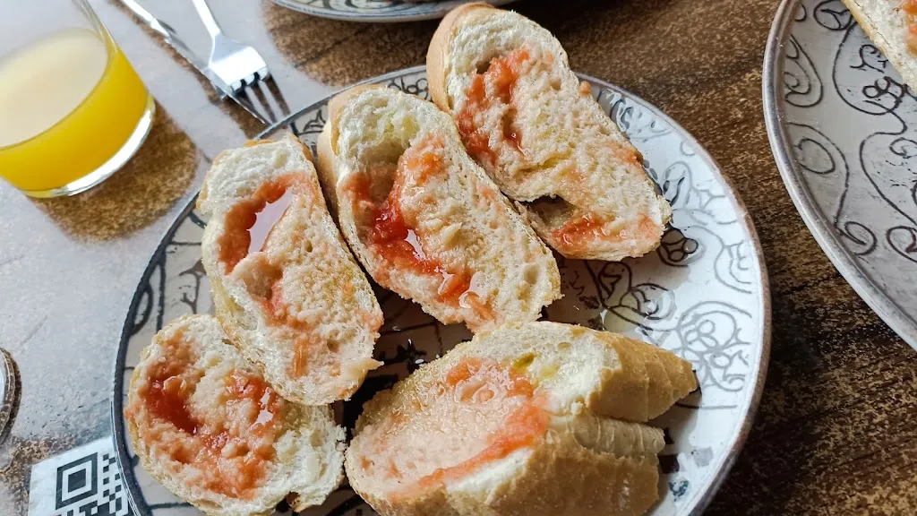 Mamen Sales_Cansaladeria Bar Falgàs_Pobla de Lillet La_review