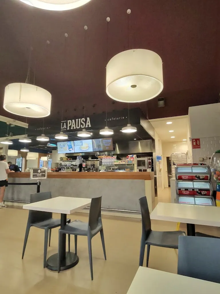 Sonia Monte_Área de Servicio Montcada La Pausa - Sentido Sur_Montcada i Reixac_review