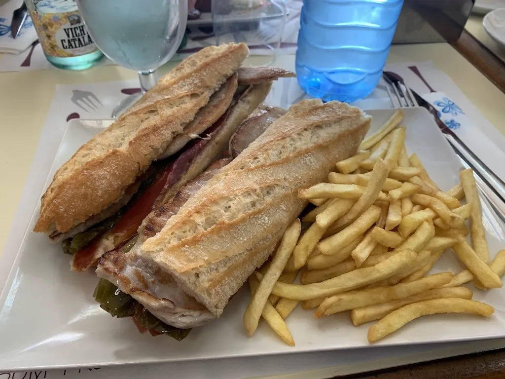 Carlos Sánchez Sosa_Bar restaurante Mesón Castellano_Montcada i Reixac_review