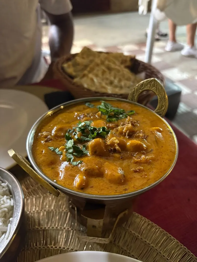 Aaron Gordon_Indian Palace_Pineda de Mar_recensione