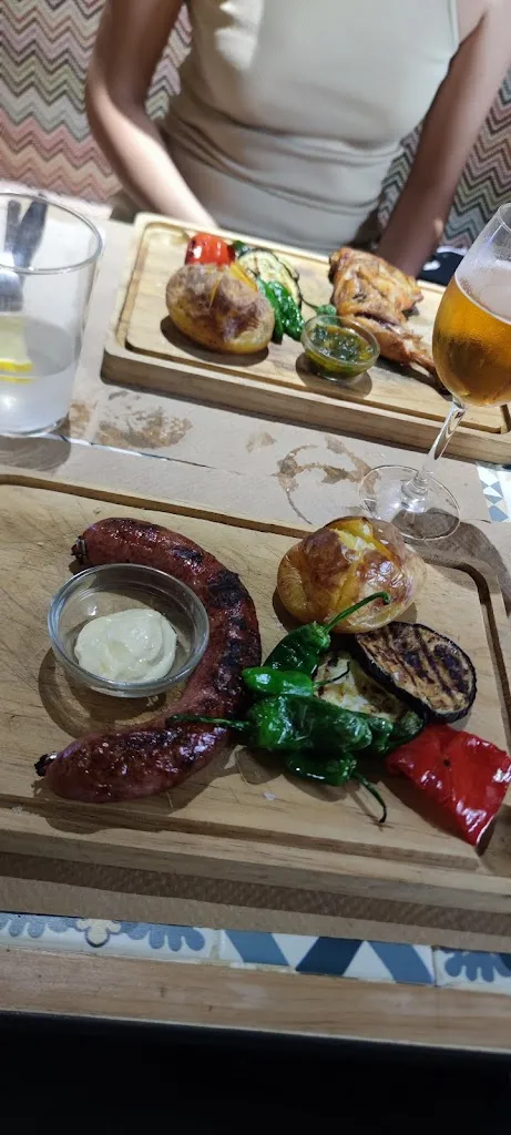 Alex Krátký_D’brasa_Pineda de Mar_review