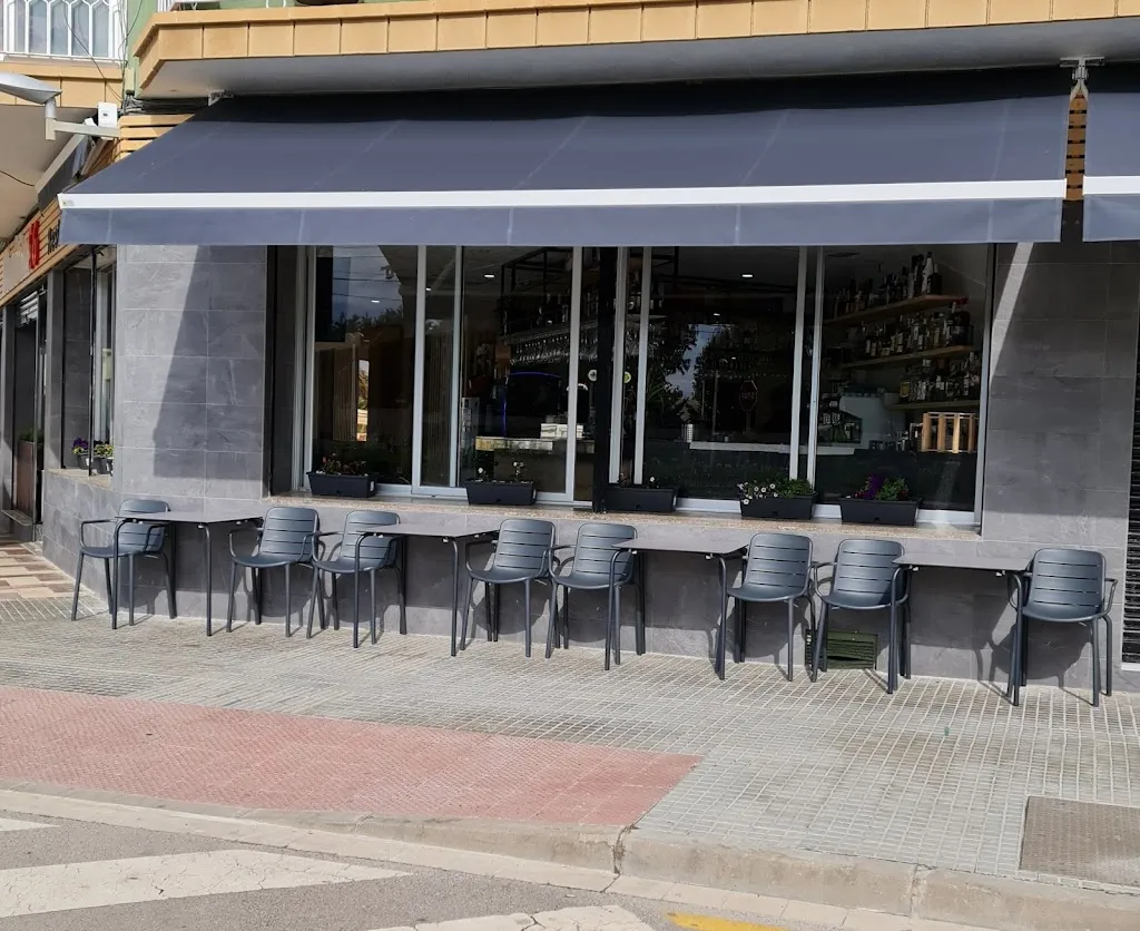 Marítim 56 restaurant in Pineda de Mar