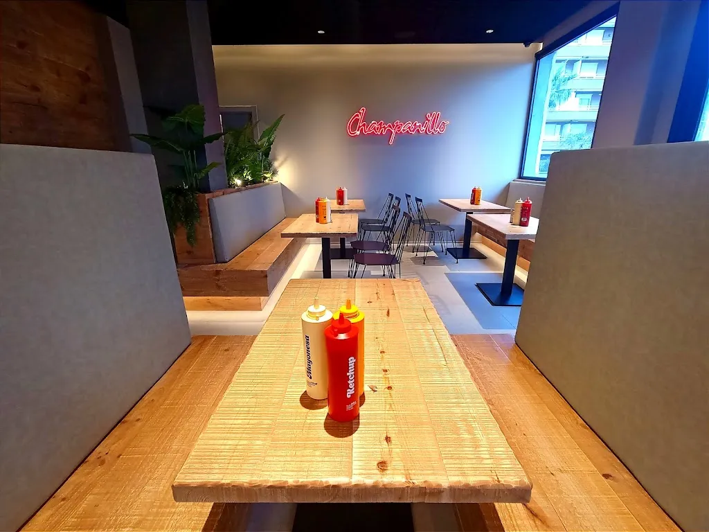 Champanillo Pineda de Mar restaurant in Pineda de Mar