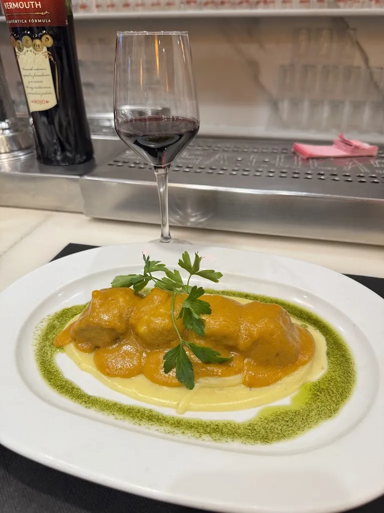 Laurie Minto_Casa Lucas_Quar La_review