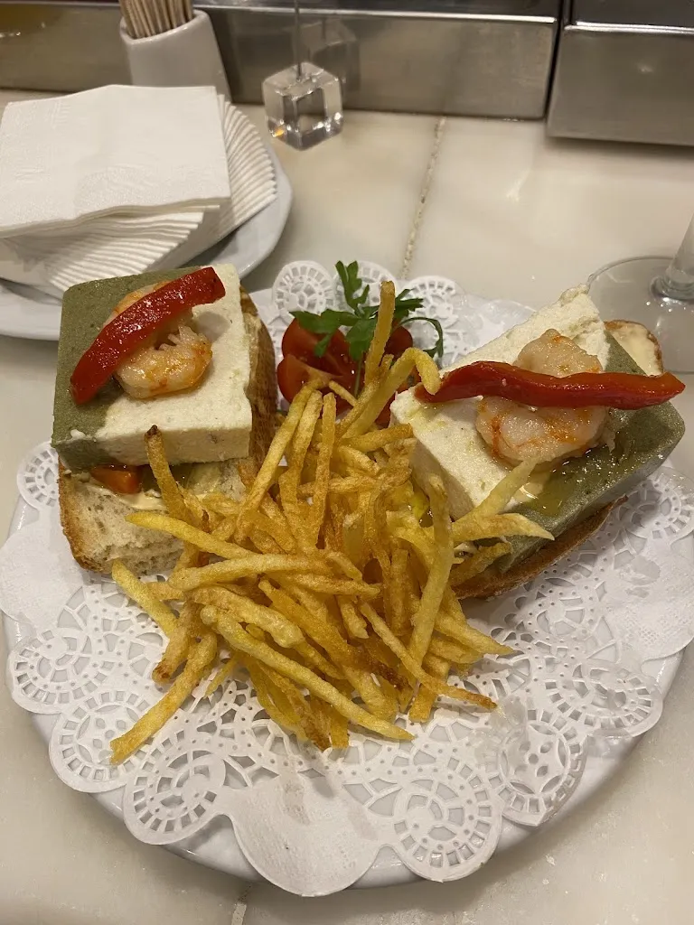 Louise Oliver_Casa Lucas_Quar La_review