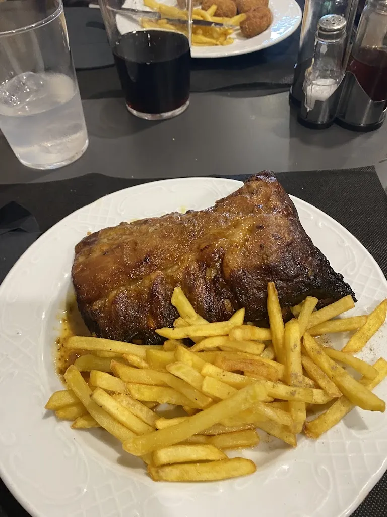 Gloria Maspoch Isern_Bar - Restaurant THIANA_Roda de Ter_review