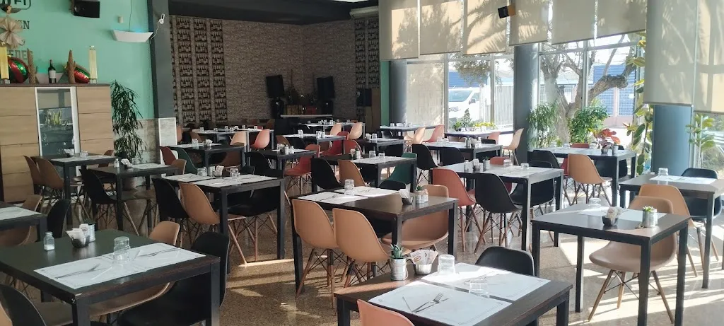 Loro Charly Ripollet Restaurant_Ripollet_slider_image_3