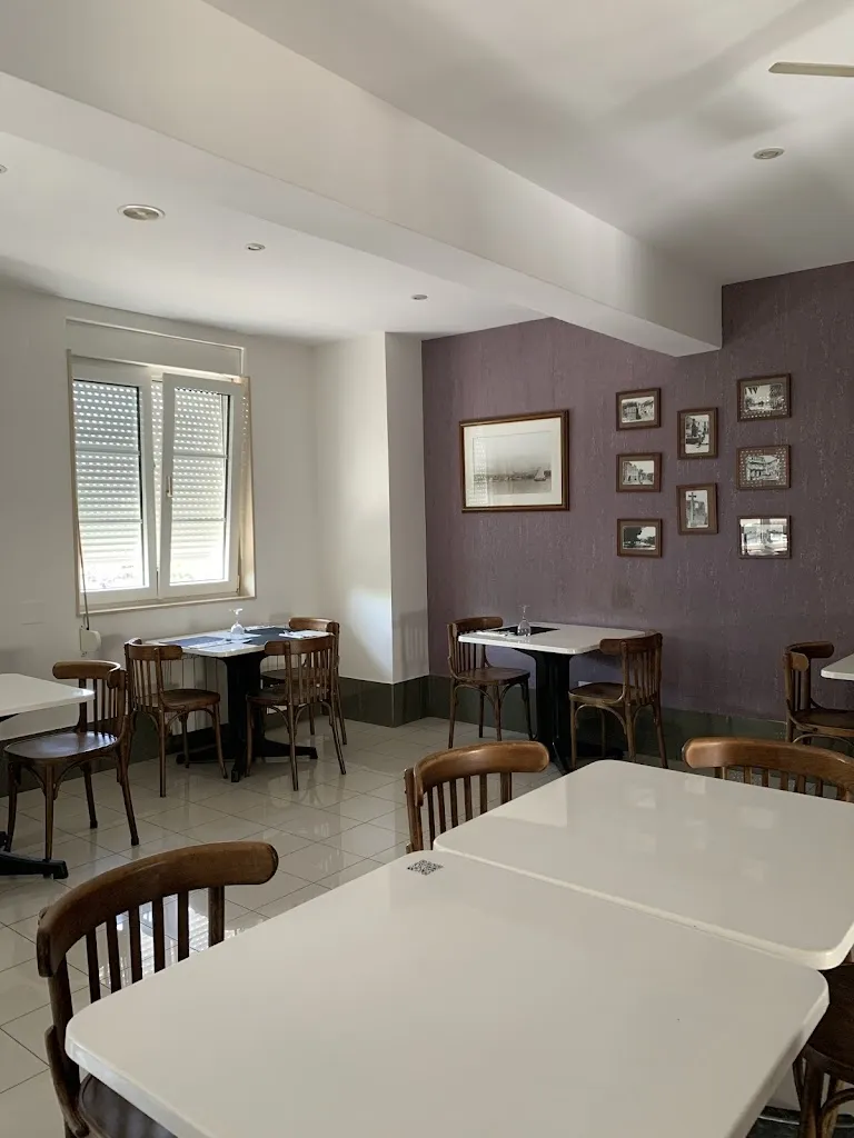 Hostal Valadares restaurant in Noia