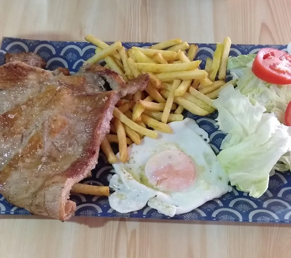 Adrian Ibn laahad_Bar la Lluna_Palau-solità i Plegamans_recensione