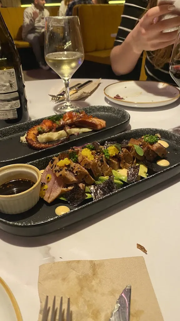 Jamila Martínez_Athos Lounge Club_Palau-solità i Plegamans_review