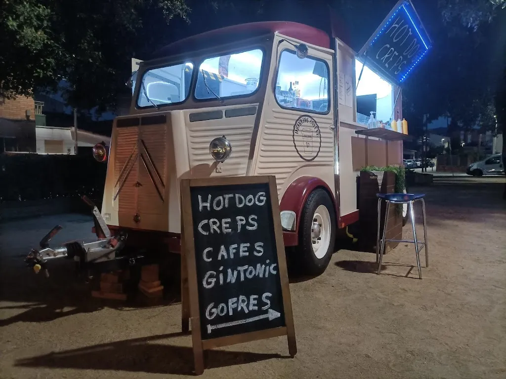 Drinking coffee FT_Palau-solità i Plegamans_slider_image_3