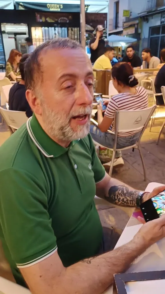 YAFEA ALYAFEI_Cafetería Queen's_Rubió_review