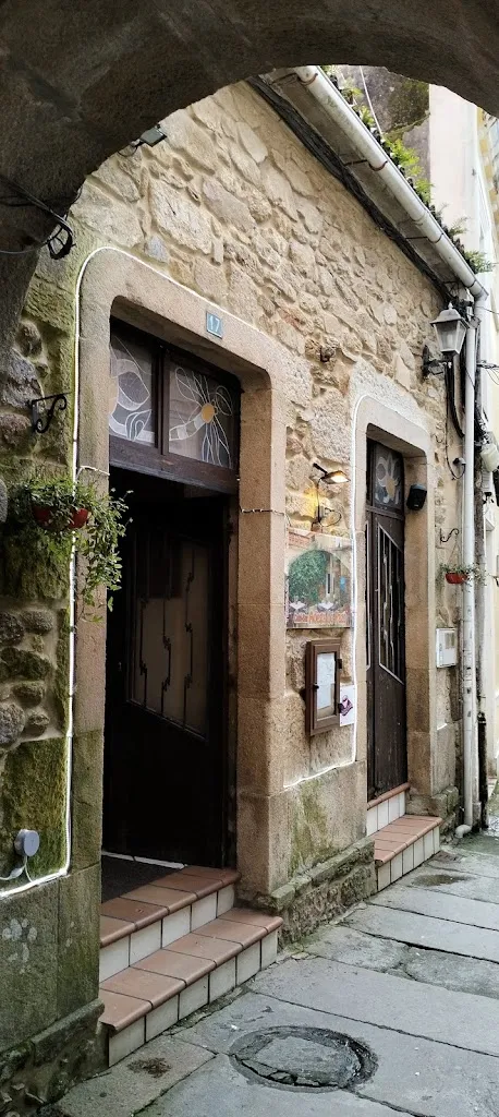 Taperia Adega Do Pazo restaurant in Noia