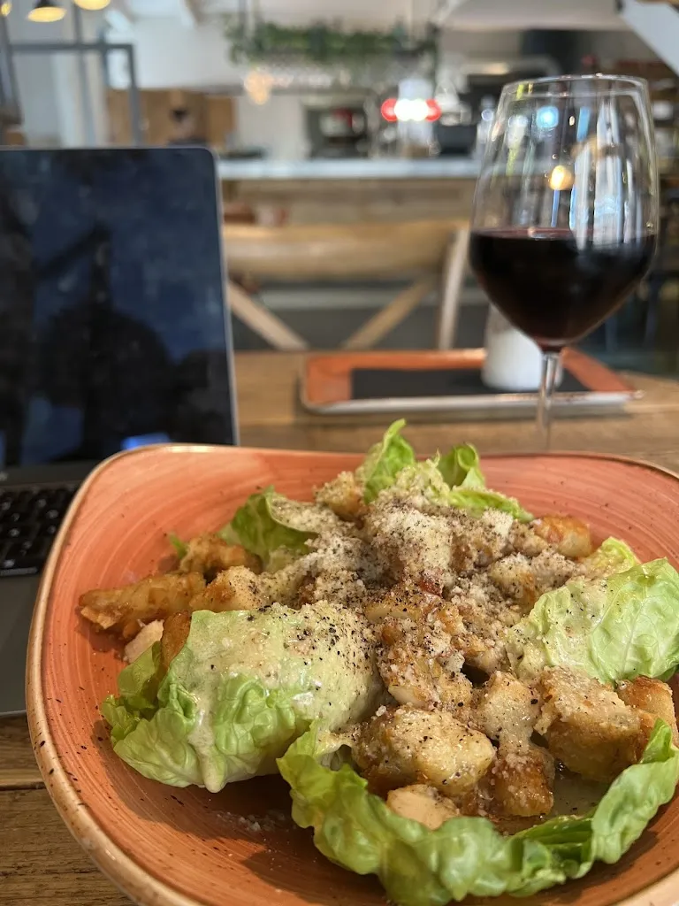 Kiana Alvarado_Santamasa Sabadell_Sabadell_review