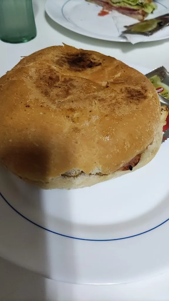 Menu_Café bar Montreal hamburguesería bocateria_Noia_immagine_5