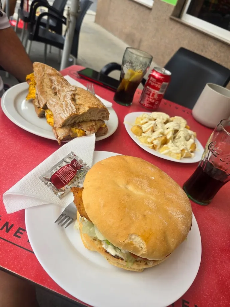 Menu_Café bar Montreal hamburguesería bocateria_Noia_immagine_8