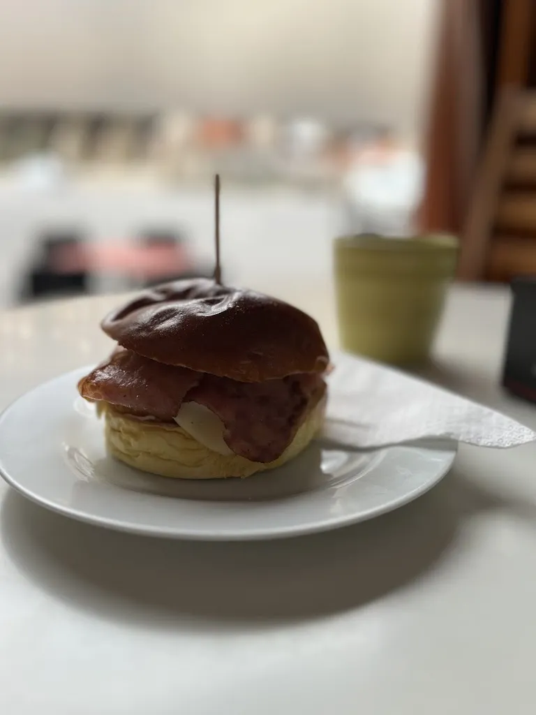 notengona_Café bar Montreal hamburguesería bocateria_Noia_recensione