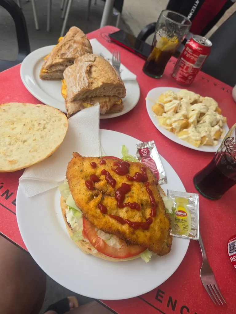 Jairo Brao Ordoñez_Café bar Montreal hamburguesería bocateria_Noia_recensione